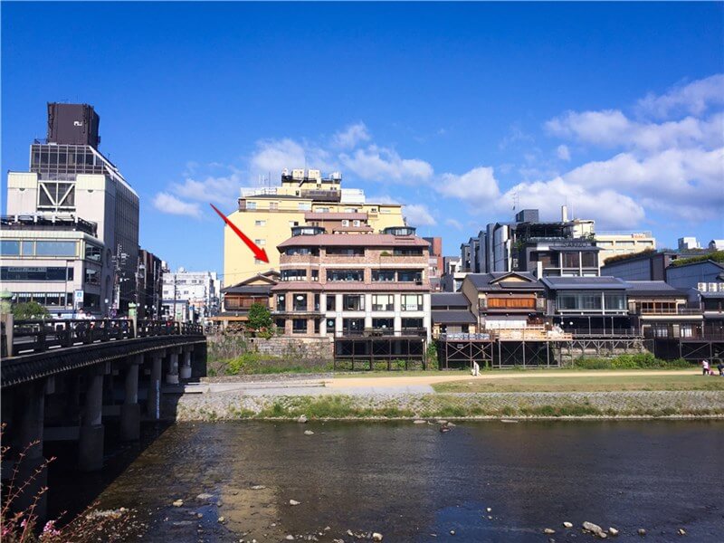 三条大橋の西側