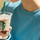 【スタバ新作】スパイシーと甘さの競演！チャイチョコレートフラペチーノが登場！｜カロリーやおすすめカスタムも紹介！