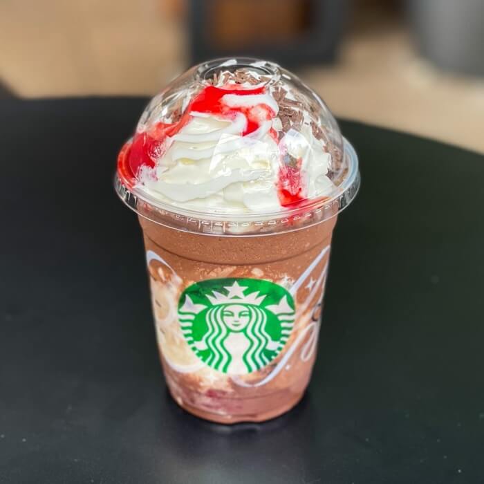 チョコレートストロベリーフェスティブフラペチーノ