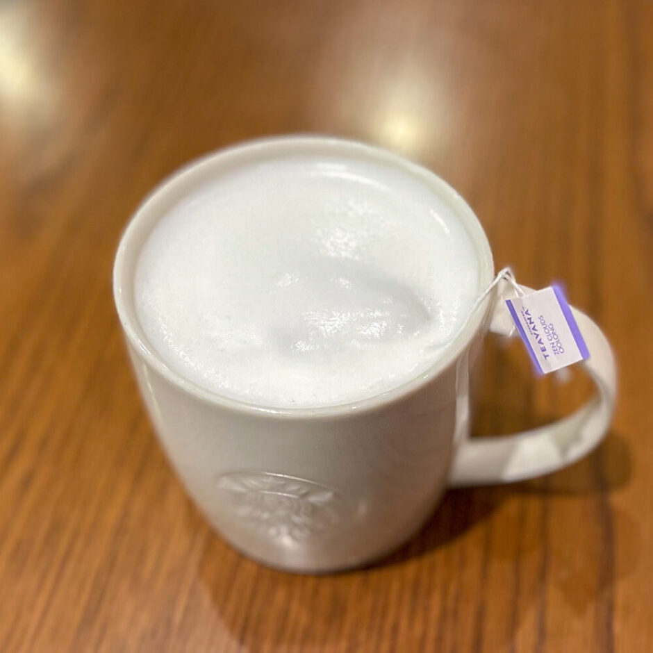 【スタバ】ゼンクラウドウーロンティーラテのおすすめカスタム5選｜カロリーや値段も スタバに暮らす