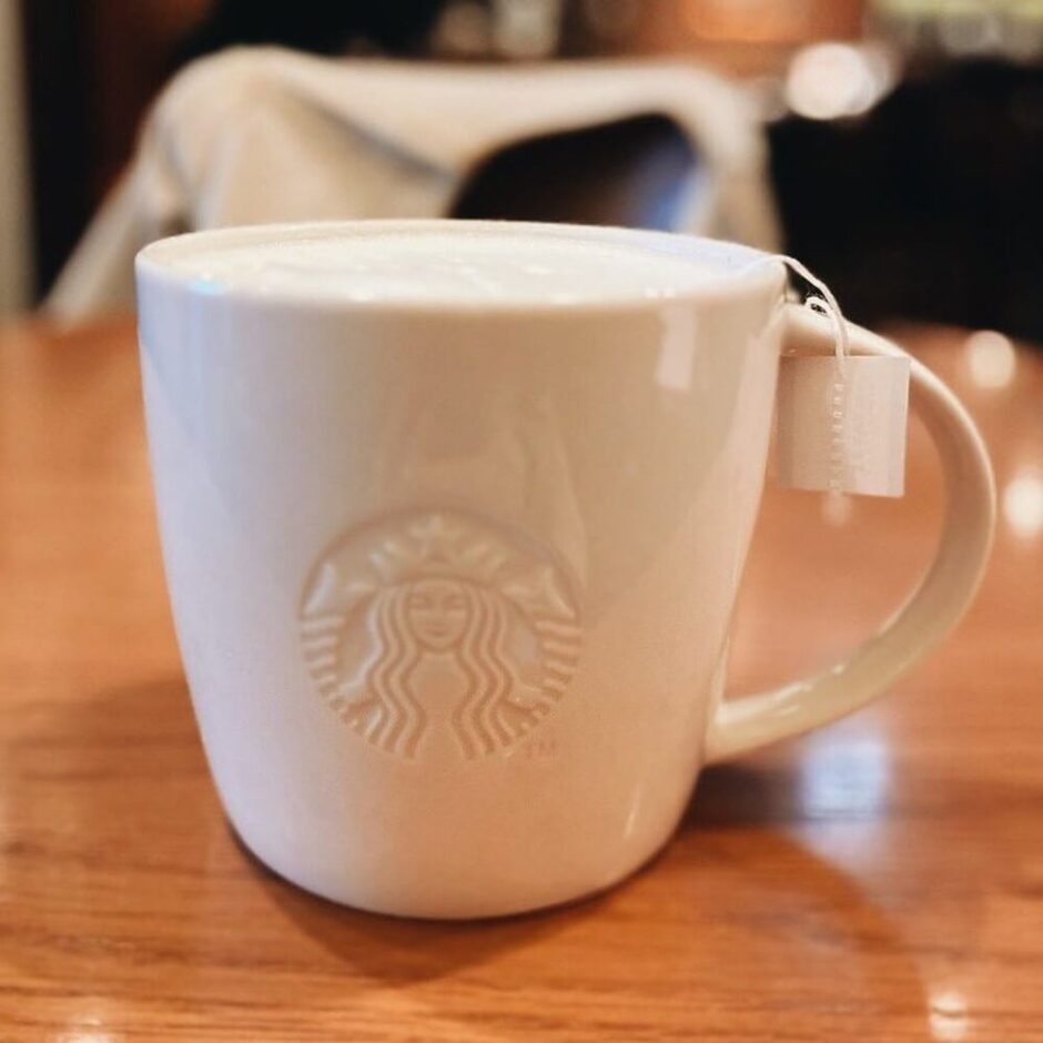 【スタバ】ゼンクラウドウーロンティーラテのおすすめカスタム5選｜カロリーや値段も スタバに暮らす