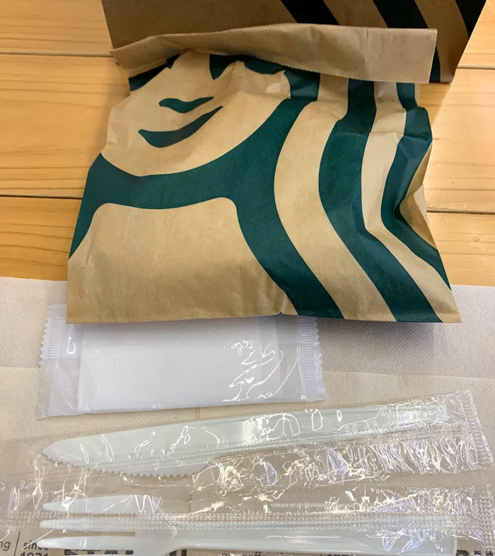 スタバを持ち帰りたい テイクアウトできるメニューやケーキ 紙袋を紹介 スタバに暮らす スタバを持ち帰りたい テイクアウトできるメニューやケーキ 紙袋を紹介 スタバに暮らす