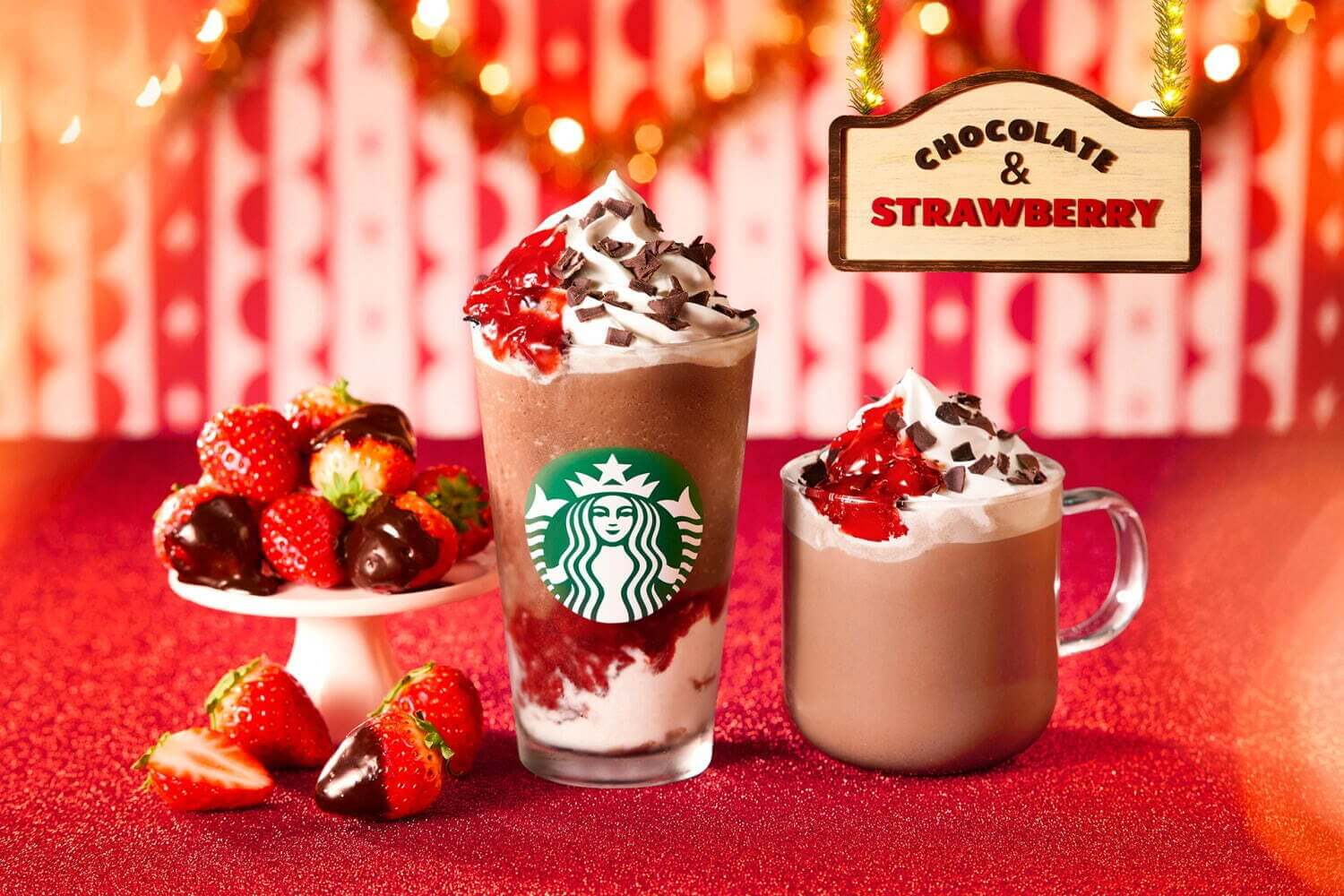 【スタバ 新作】いちごチョコ感満載「チョコレートストロベリーフェスティブフラペチーノ」がクリスマス限定発売 ｜カロリーやおすすめカスタムも紹介！